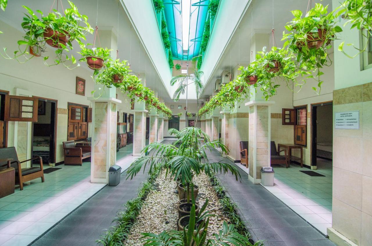 Hotel Keprabon Solo Esterno foto